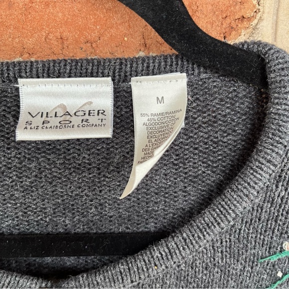 Geay button up Christmas cardigan. Size Medium - Picture 6 of 11